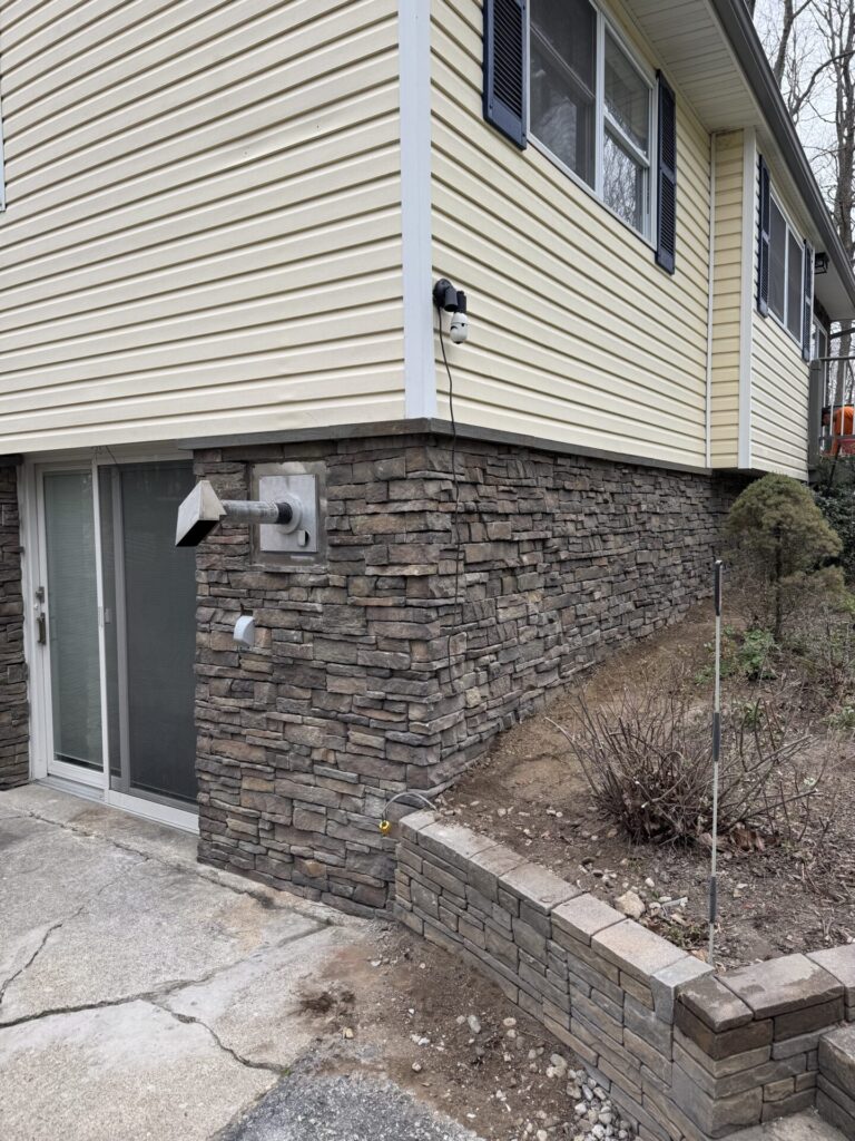 Cultured Eldorado Mountain Ledge veneer shown in the color Whiskey Creek.