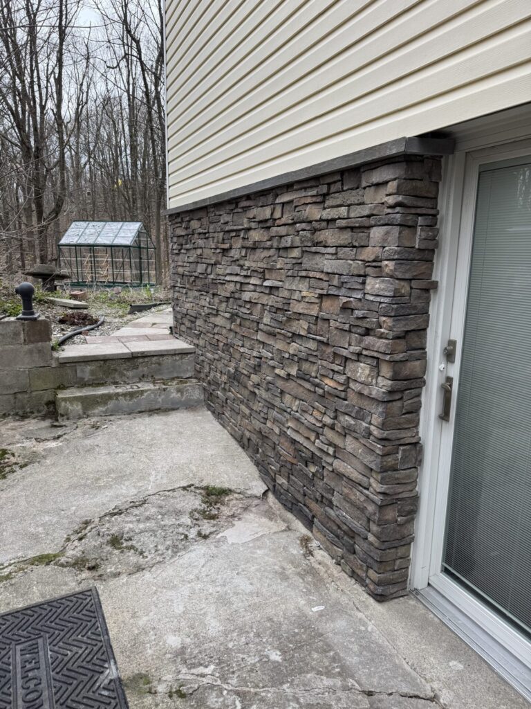 Cultured Eldorado Mountain Ledge veneer shown in the color Whiskey Creek.