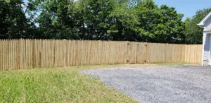 Wood picket privacy fence